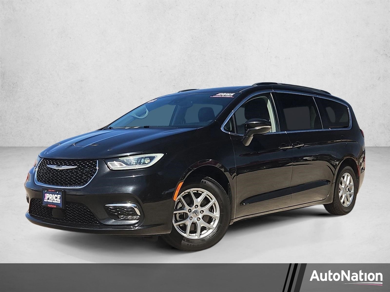 2022 Chrysler Pacifica Touring L's photo