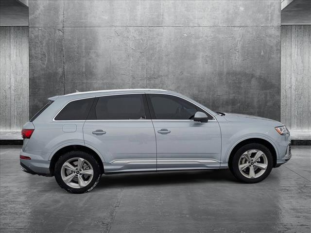 2023 Audi Q7 45 Premium photo 4