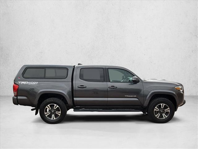 2016 Toyota Tacoma TRD Sport photo 4