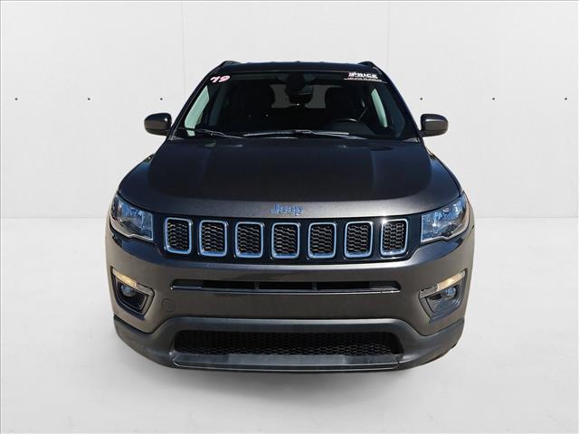 2019 Jeep Compass Latitude photo 2