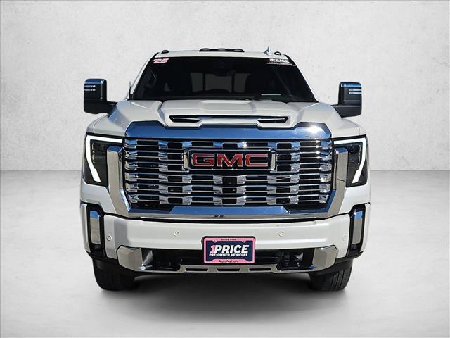2025 Gmc Sierra 3500 HD Denali photo 2