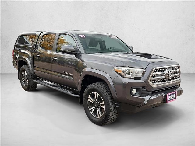 2016 Toyota Tacoma TRD Sport photo 3