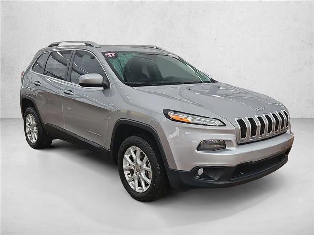 2017 Jeep Cherokee Latitude photo 2