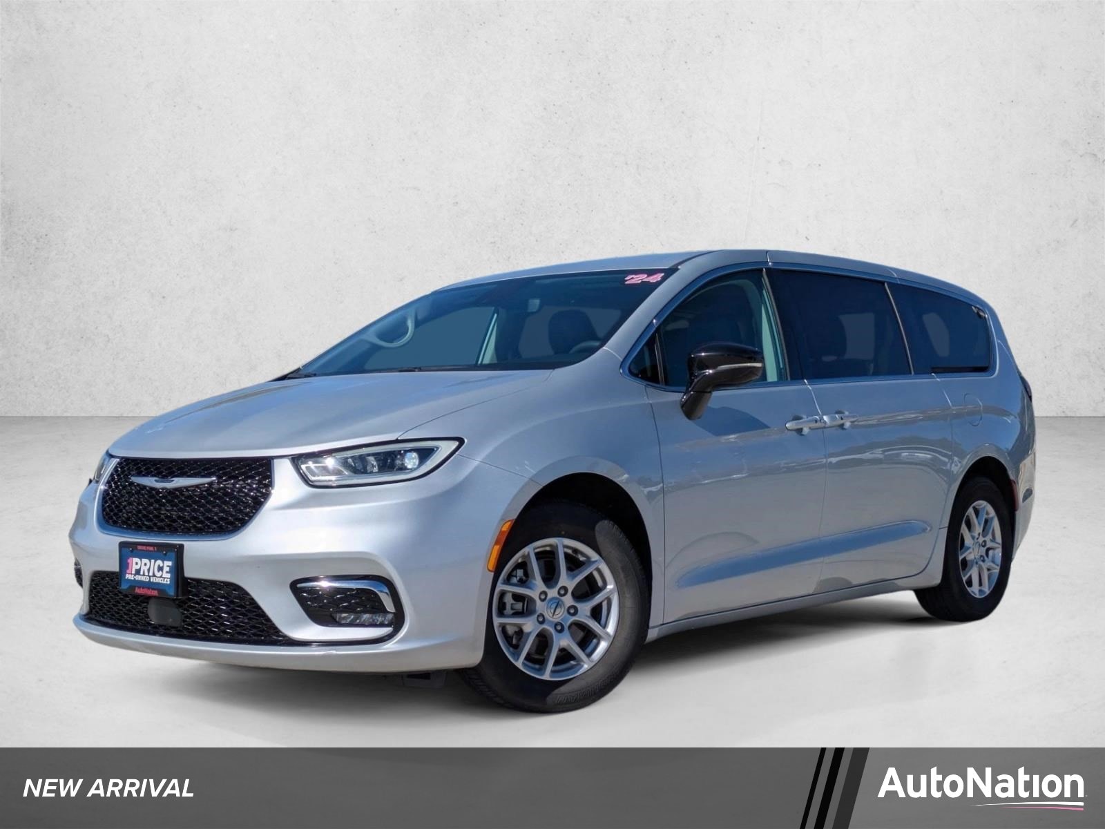 2024 Chrysler Pacifica Touring L's photo