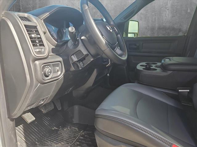 2025 Ram 2500 Tradesman photo 3