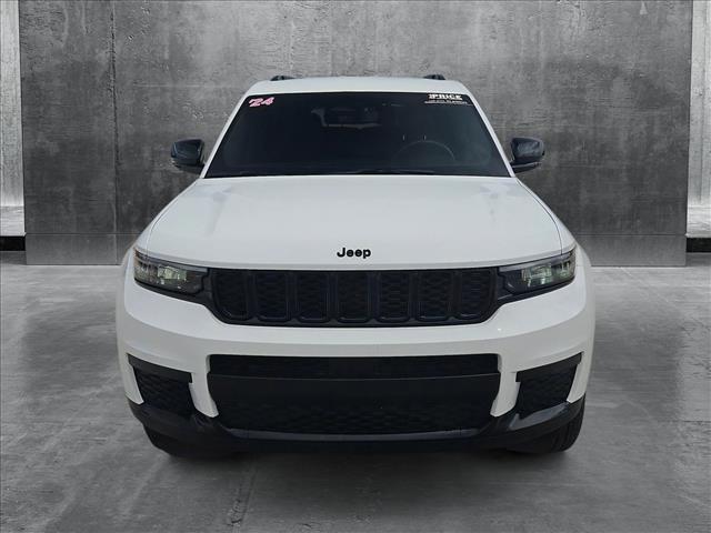 2024 Jeep Grand Cherokee Altitude photo 2