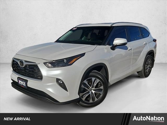 2023 Toyota Highlander XLE's photo