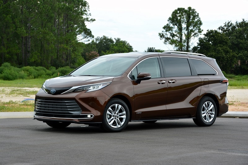 Exterior view of the 2021 Toyota Sienna Limited AWD