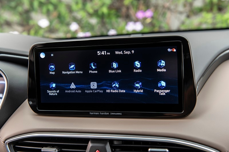 View of the touch screen in the Hyundai Santa Fe
