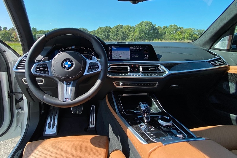 Interior view of the 2021 BMW X7 M50i