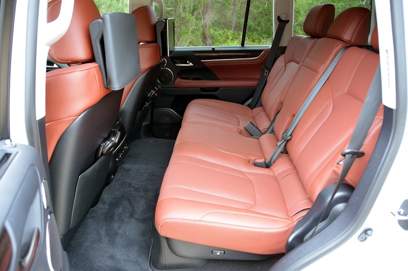 Second row seats in the Lexus LX 570