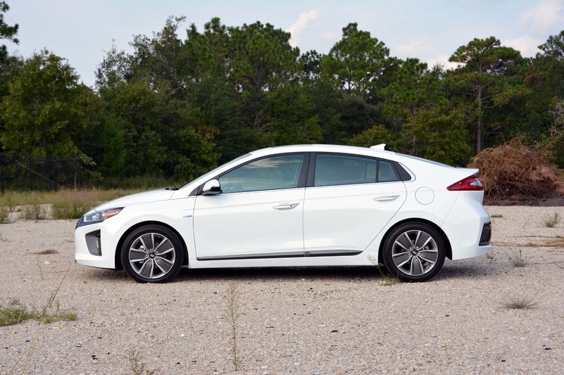 Style-wise, the Ioniq does a good job of fitting in with the rest of the Hyundai lineup.