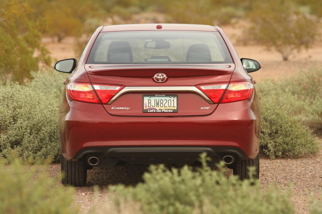  Vue arrière de la Toyota Camry 