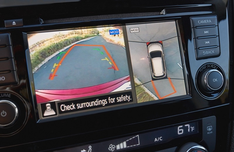 360-degree Exterior Cameras make parking even large vehicles a snap