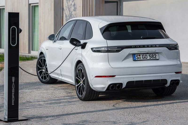 Exterior view of the Porsche Cayenne Turbo S E-Hybrid