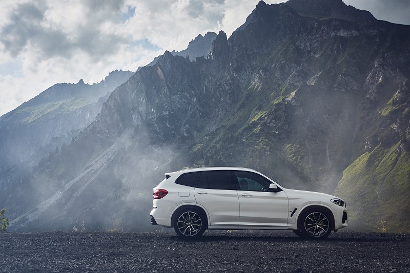 Exterior view of the 2021 BMW X3 xDrive30e