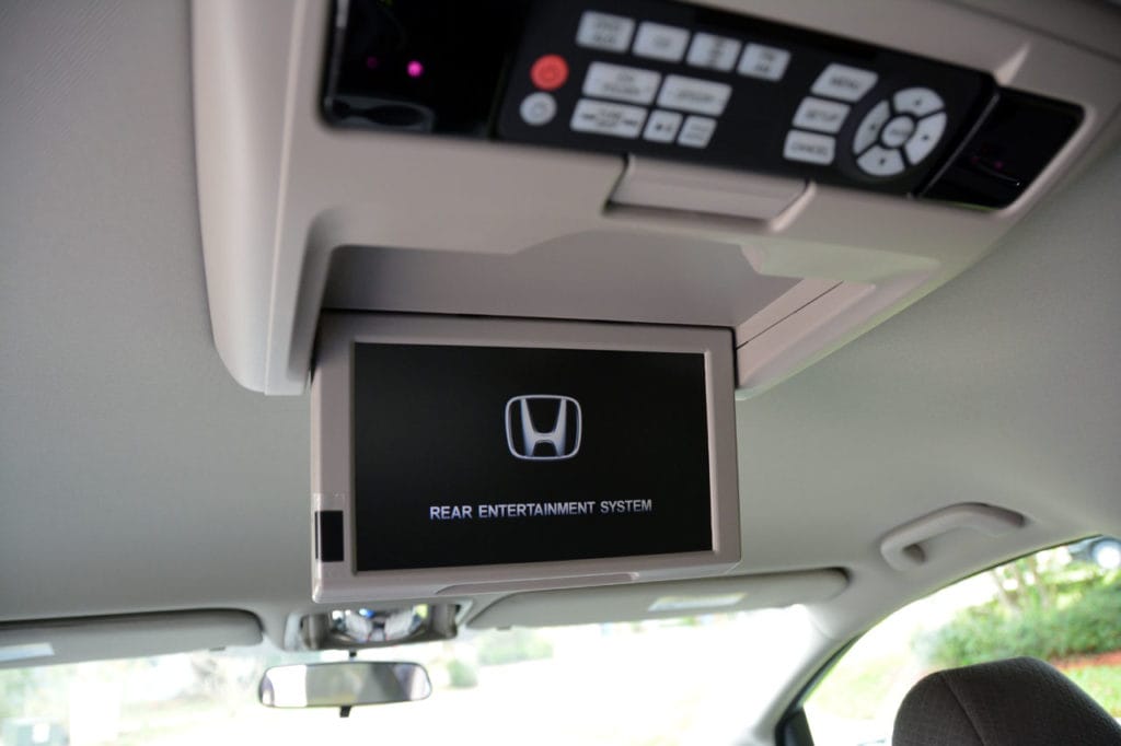 2016-honda-odyssey-review-photos-autonation-053