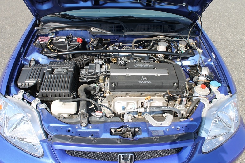 See the engine of the 1999 Honda Civic Si vs. 2020 Honda Civic Si 