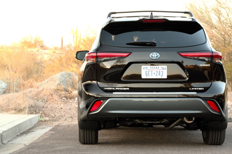 Exterior view of the 2021 Toyota Highlander Hybrid Limited AWD