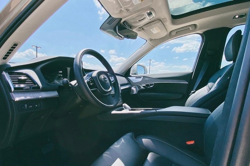 Interior view of the 2020 Volvo XC90 T8 eAWD