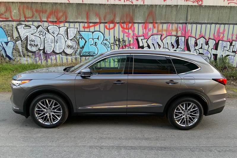 Exterior view of the 2022 Acura MDX SH-AWD