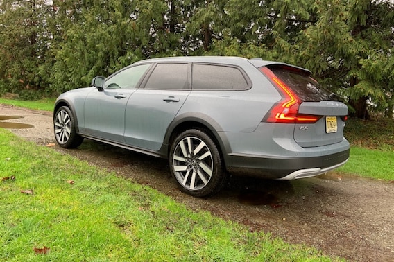 2019 Volvo V90 Cross Country review - Drive