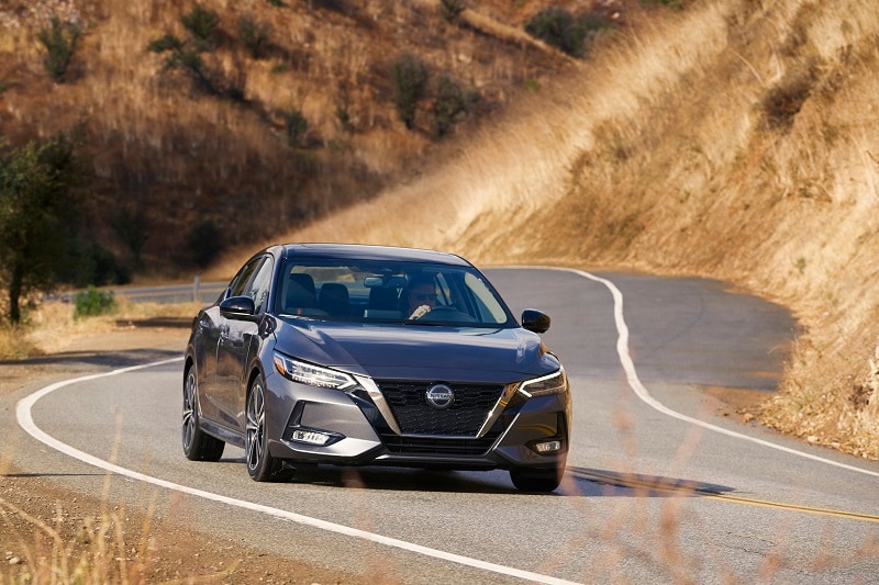 Exterior view of the Nissan SR trim package