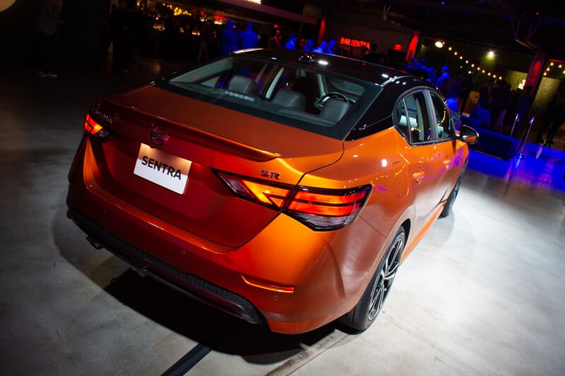 The floating roof in another design cue that carries over from the Maxima to the Sentra.