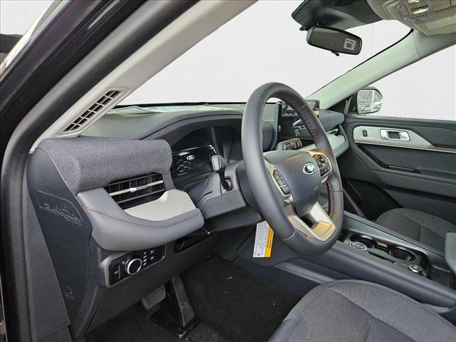2025 Ford Explorer photo 3