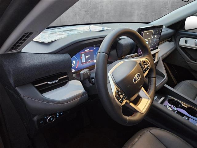 2025 Ford Explorer photo 3