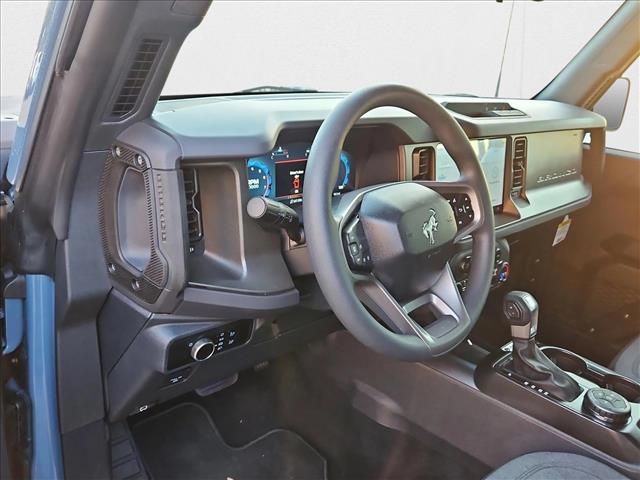 2025 Ford Bronco Base photo 3