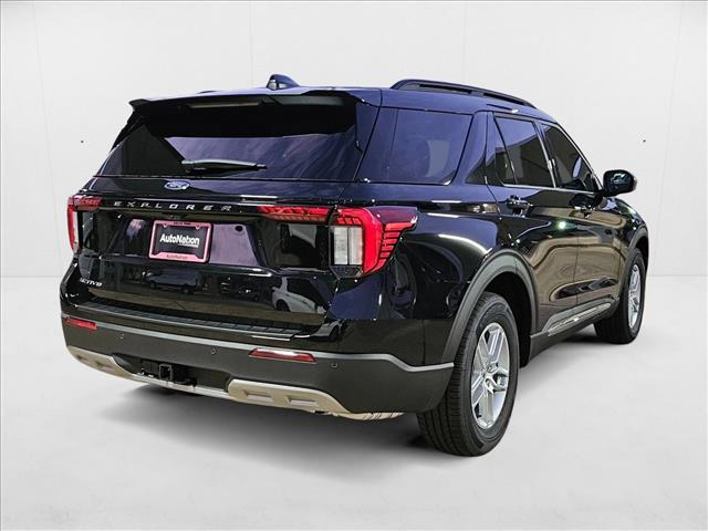 2025 Ford Explorer photo 2