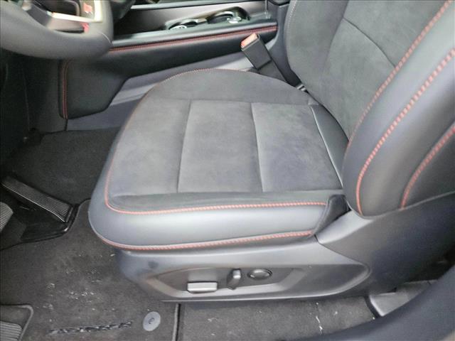 2025 Ford Explorer ST photo 4