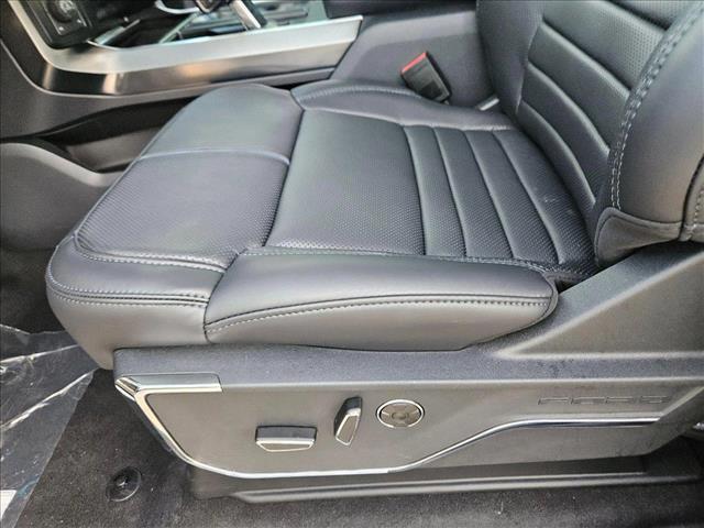 2025 Ford F-150 Platinum photo 3