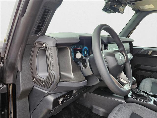 2025 Ford Bronco Base photo 3