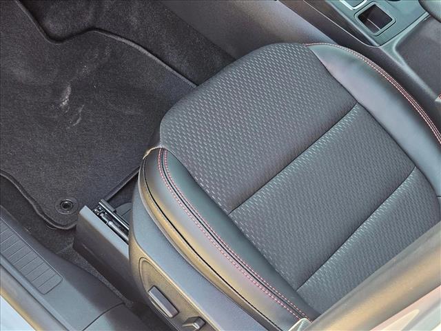 2025 Ford Escape ST-Line photo 4