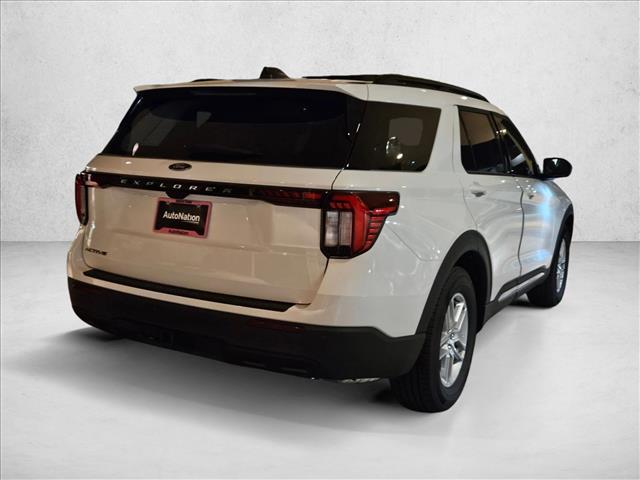 2025 Ford Explorer photo 2