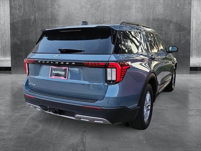 2025 Ford Explorer photo 2