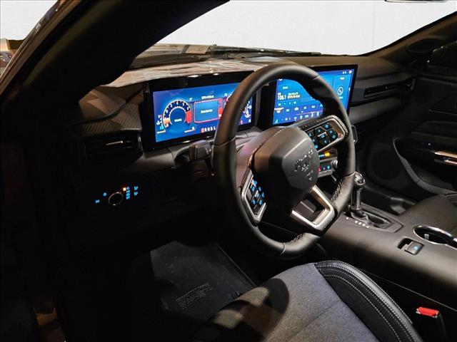 2025 Ford Mustang EcoBoost photo 3