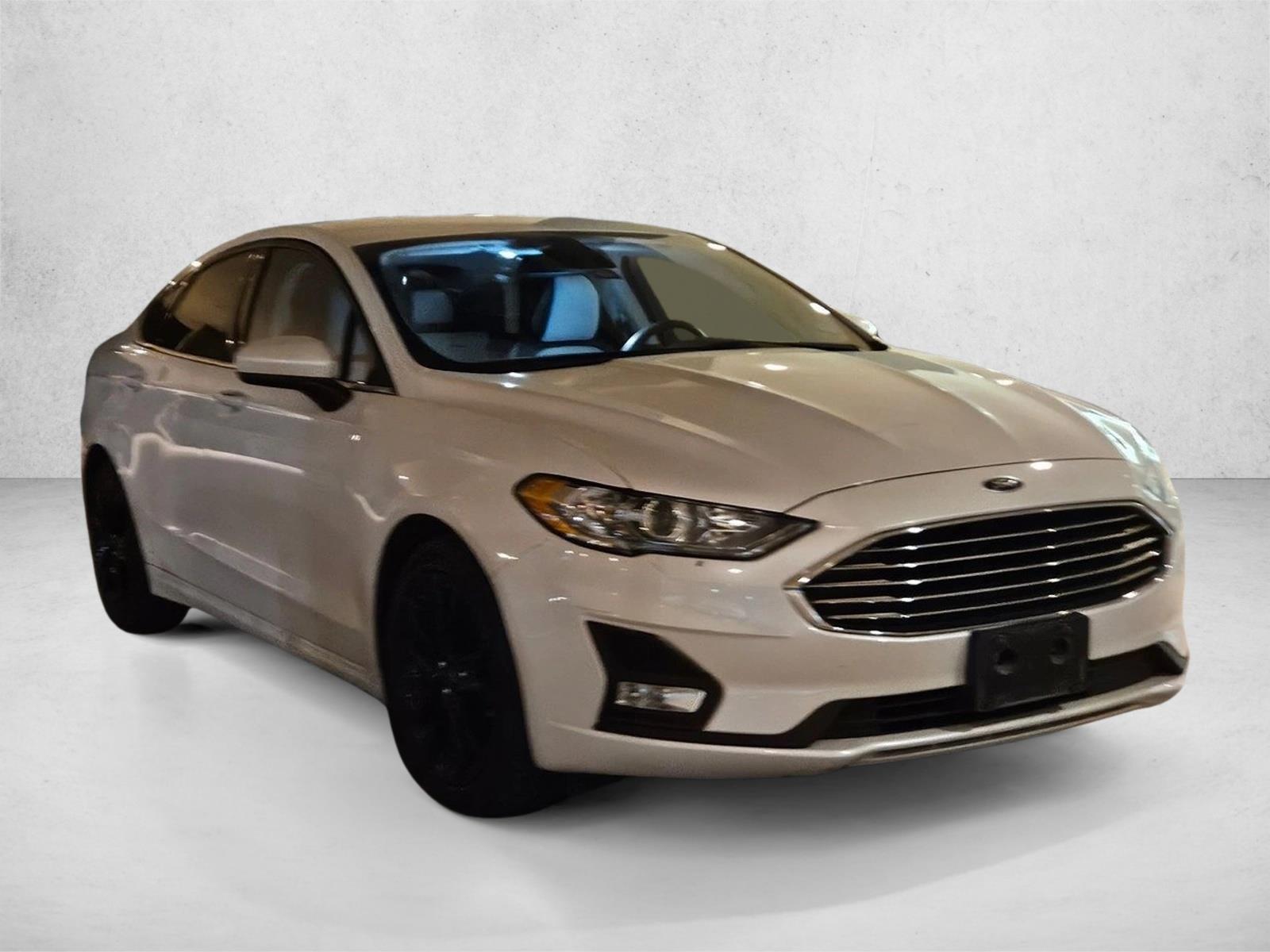 2020 Ford Fusion SE photo 3