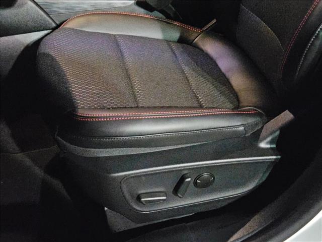 2025 Ford Escape ST-Line photo 4