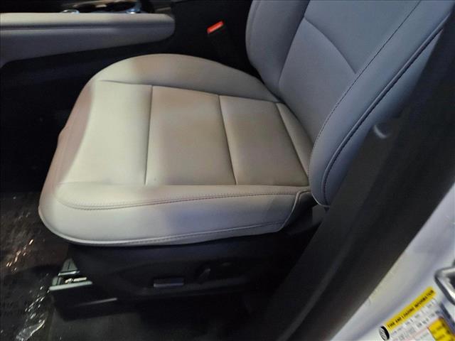 2025 Ford Explorer photo 4