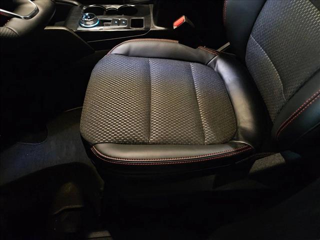 2025 Ford Escape ST-Line photo 4
