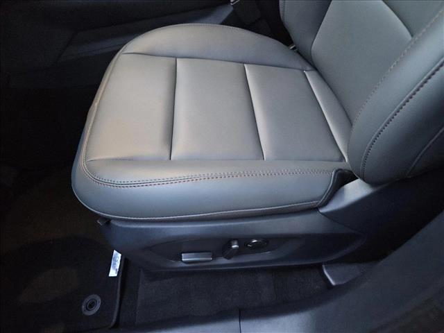 2025 Ford Explorer photo 4