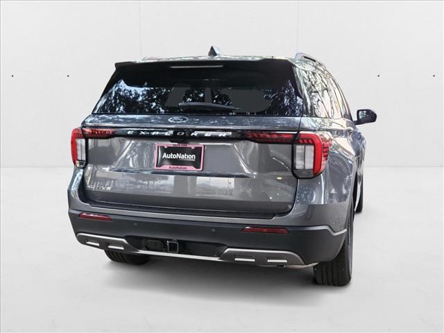 2025 Ford Explorer photo 2