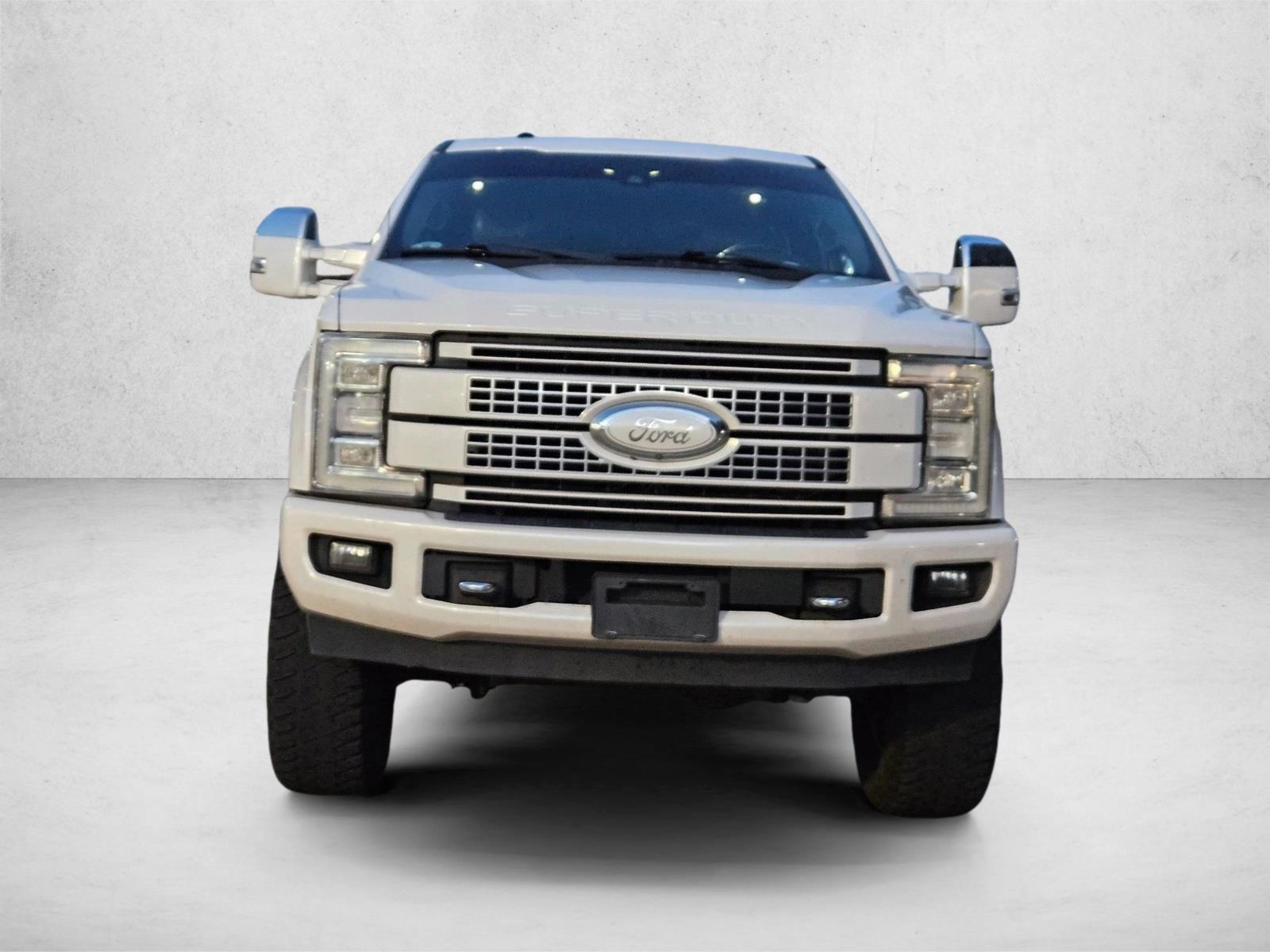 2017 Ford F-250 Platinum photo 2