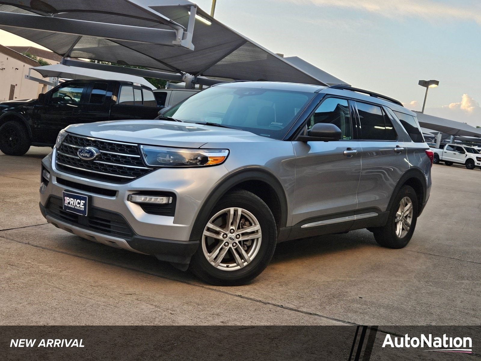 2023 Ford Explorer XLT 4WD's photo