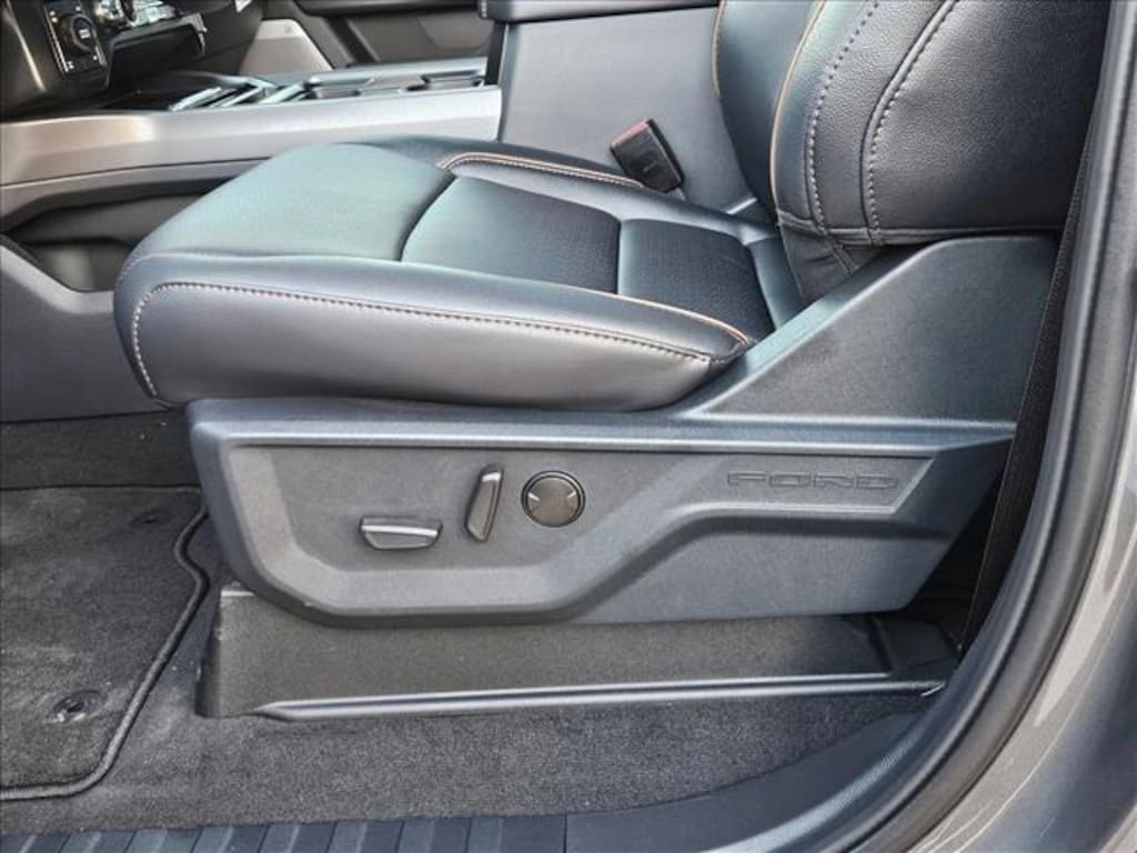 New 2026 Ford F-250 LARIAT Truck Crew Cab