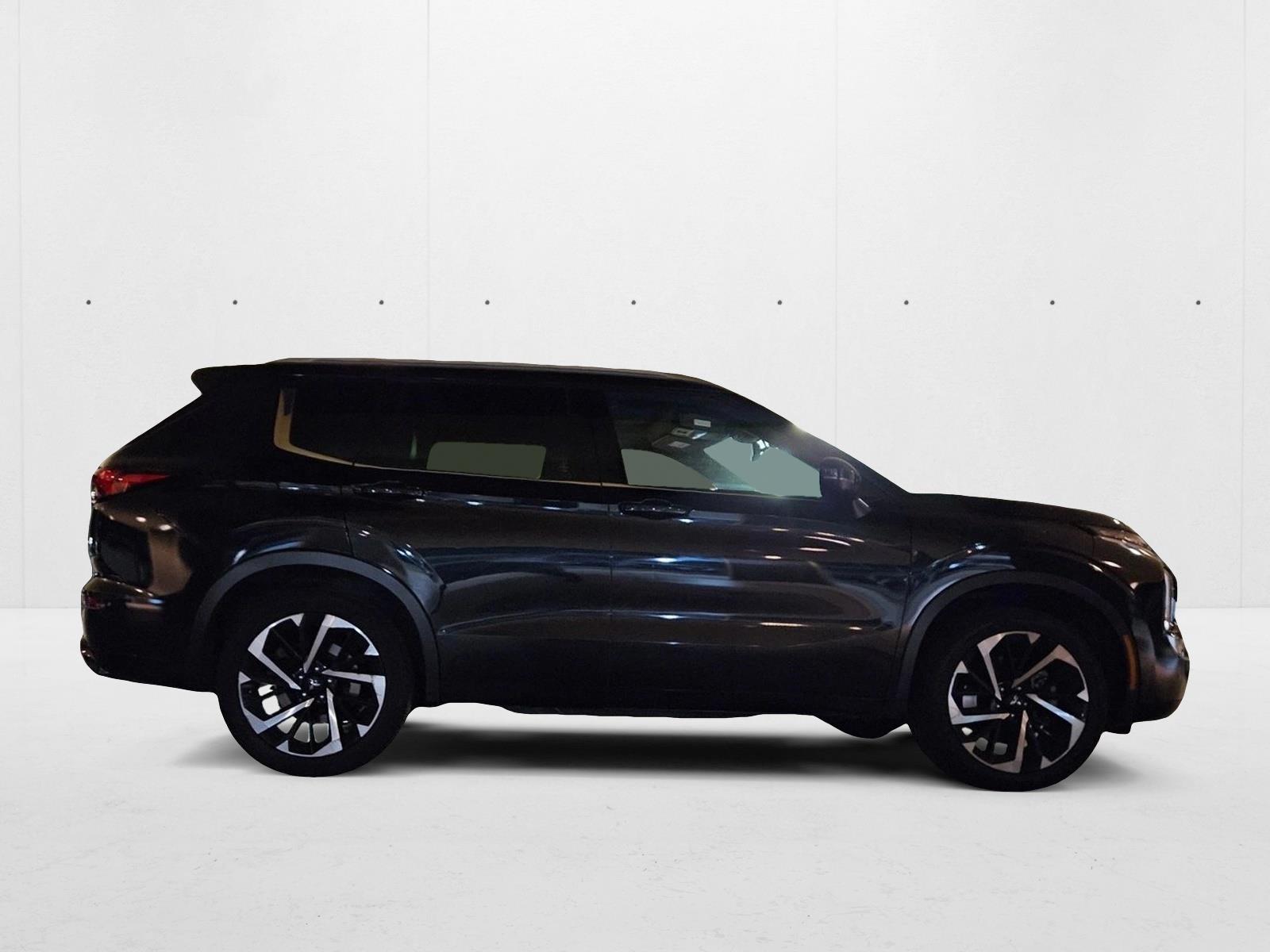 2022 Mitsubishi Outlander SEL photo 2