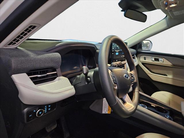 2025 Ford Explorer photo 3